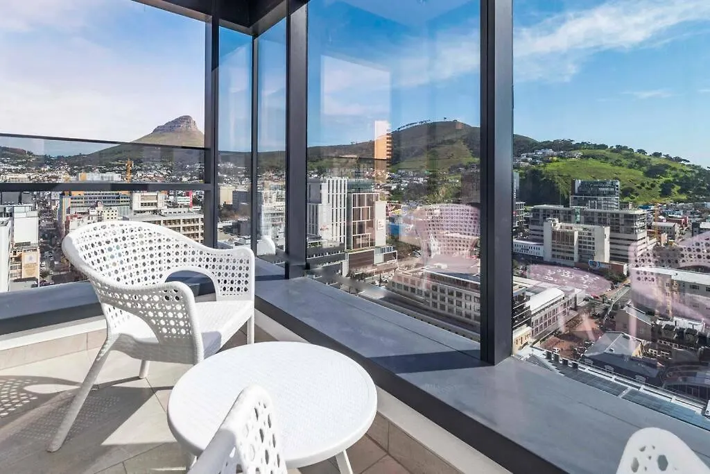 Stunning One Bed At The Rubik Daire Cape Town