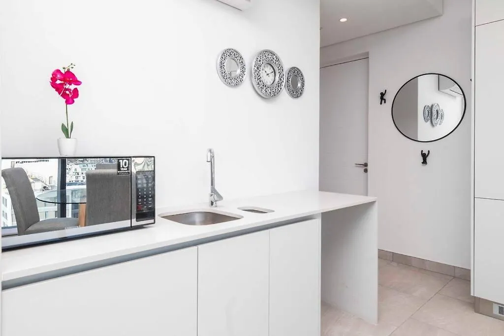 Stunning One Bed At The Rubik Daire Cape Town